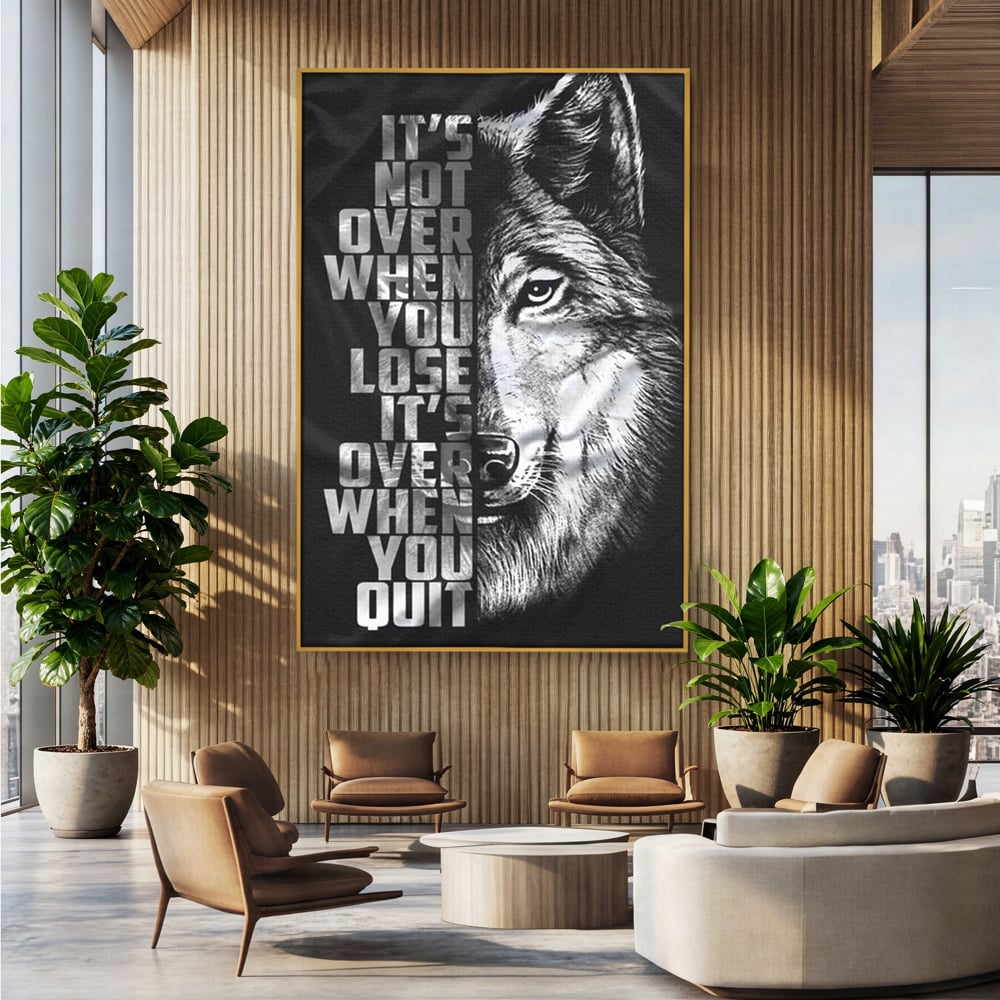 Tablou canvas cu tablou canvas cu lup si mesaj, in rama de aluminiu auriu, pe perete intr-un birou